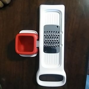Tupperware speedy mando grater